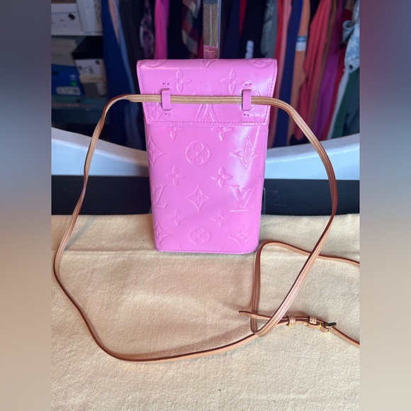 Authentic Louis Vuitton Vernis Crossbody - Picture 5 of 11